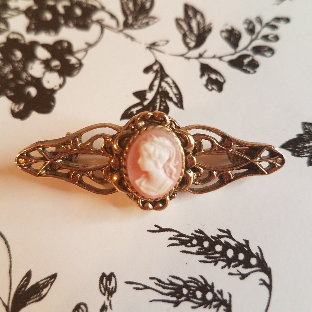 Cameo brooch jr33
